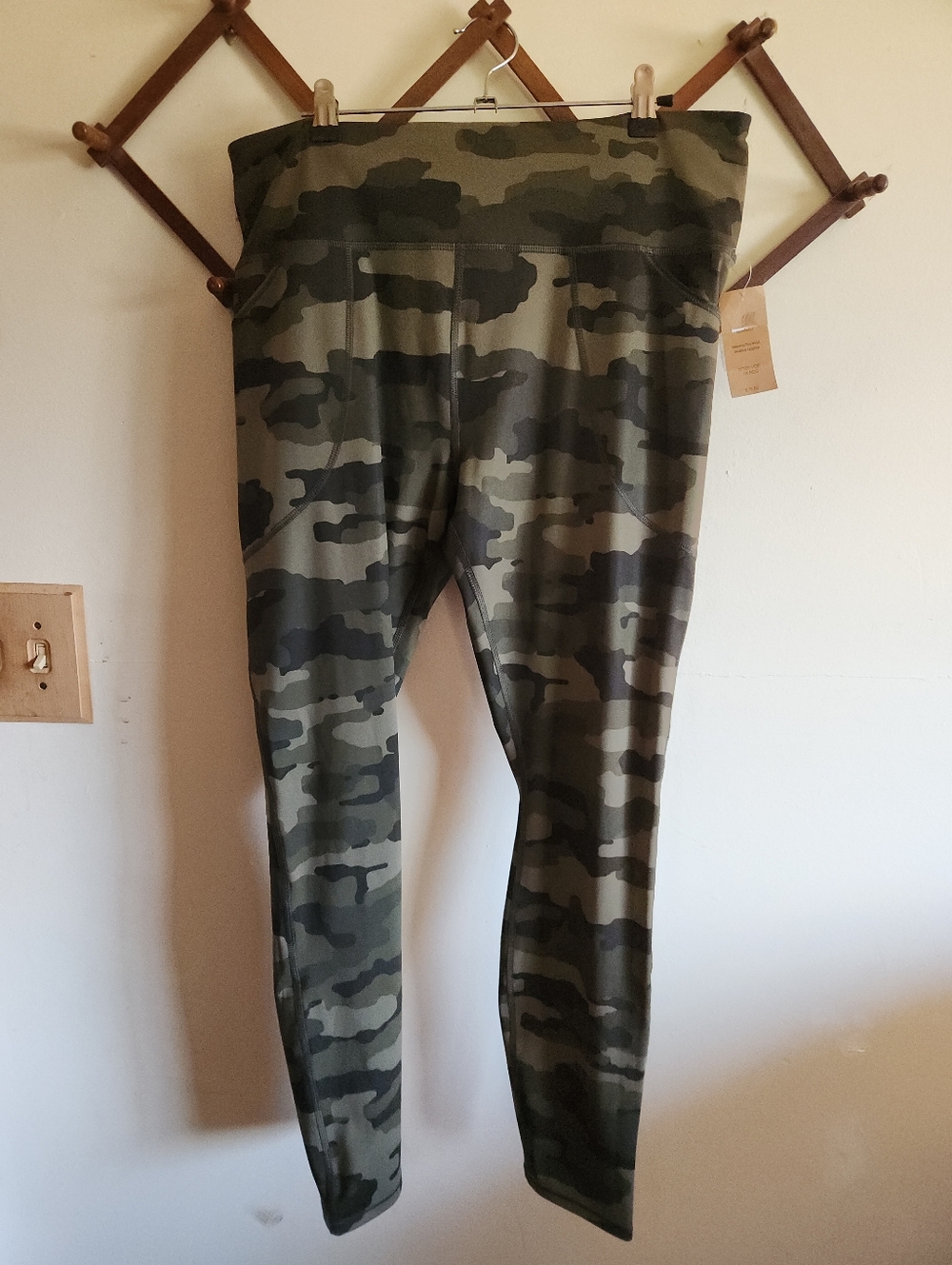 NWT Duluth Trading Co Camo Leggings Green Pockets 1x